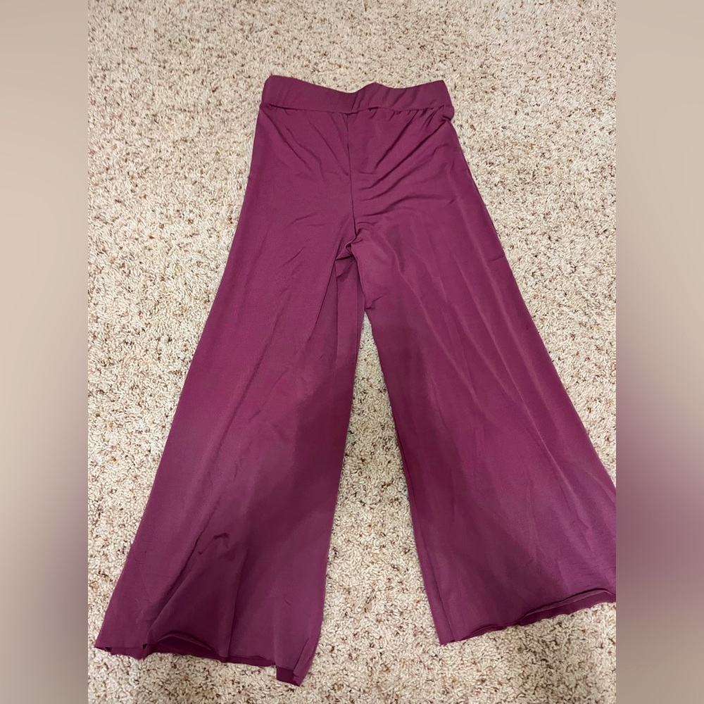 Contemporary flowy cropped pants